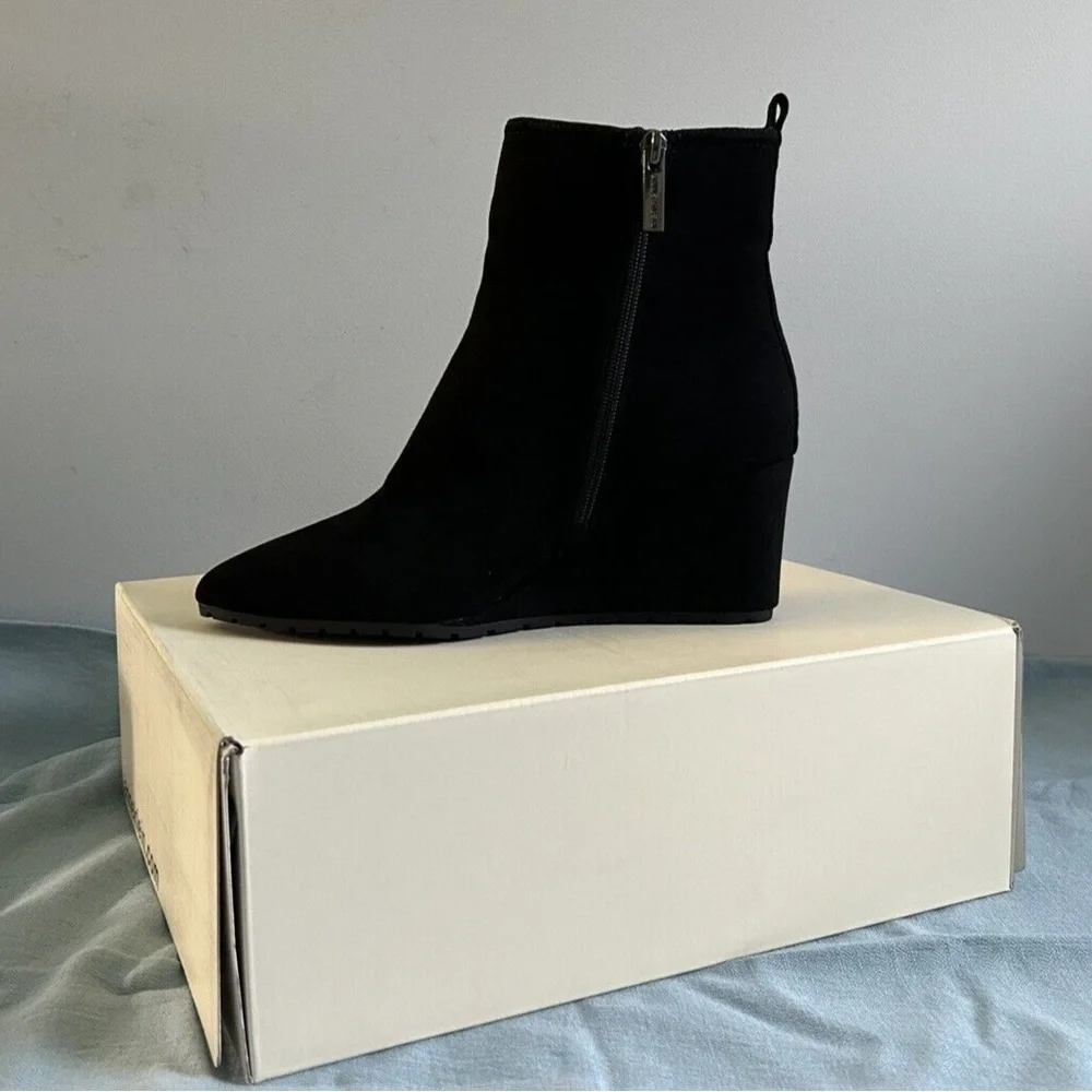 NWT NIB Anne Klein Microsuede Black Wedge Ankle Booties Boots Sz 7  side zip